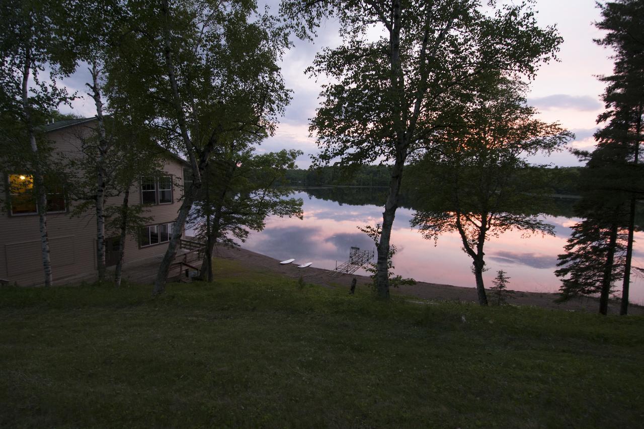 Hanging Horn Lakeside Resort Moose Lake Exteriör bild